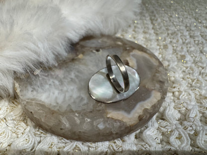 Vintage Mother-of-Pearl Cameo Ring - Size 7.5