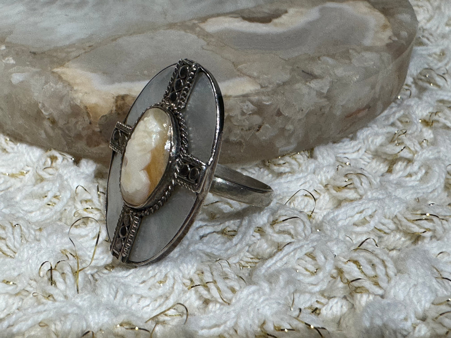 Vintage Mother-of-Pearl Cameo Ring - Size 7.5