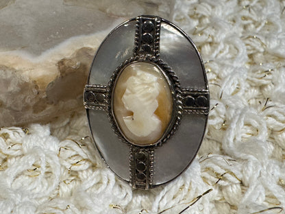 Vintage Mother-of-Pearl Cameo Ring - Size 7.5