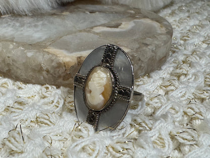 Vintage Mother-of-Pearl Cameo Ring - Size 7.5