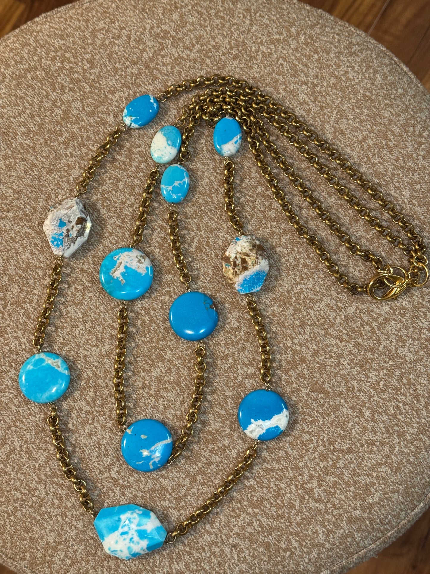 ✨Natural Stone Station Necklace – Gold-Tone Chain ✨