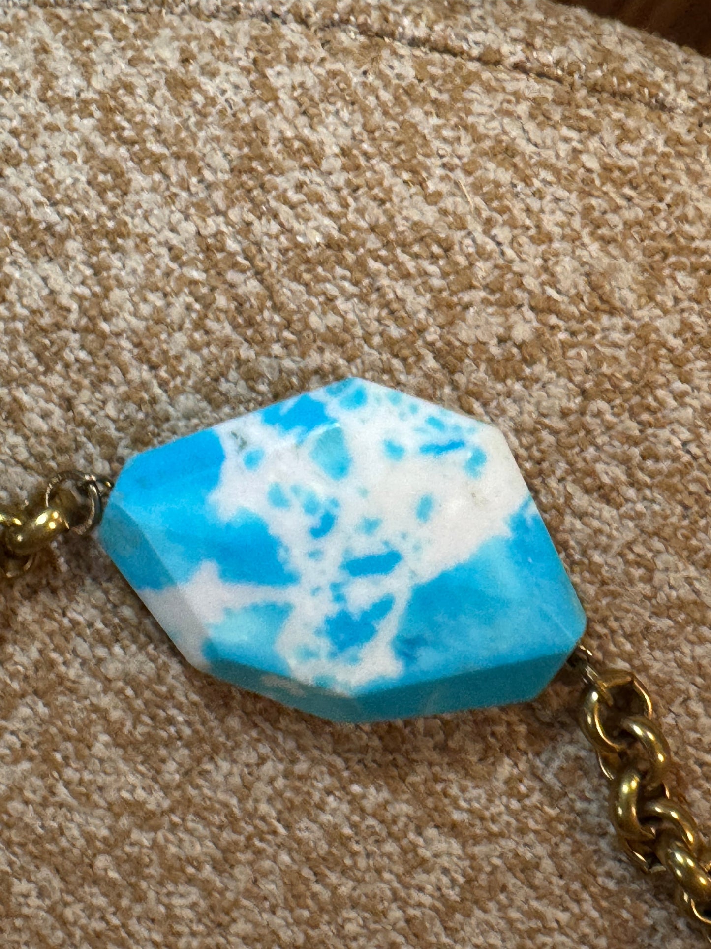 ✨Natural Stone Station Necklace – Gold-Tone Chain ✨