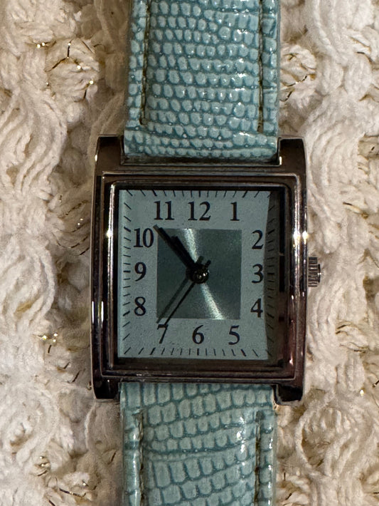 Vintage-Style Square Face Watch – Light Blue Faux-Lizard Strap