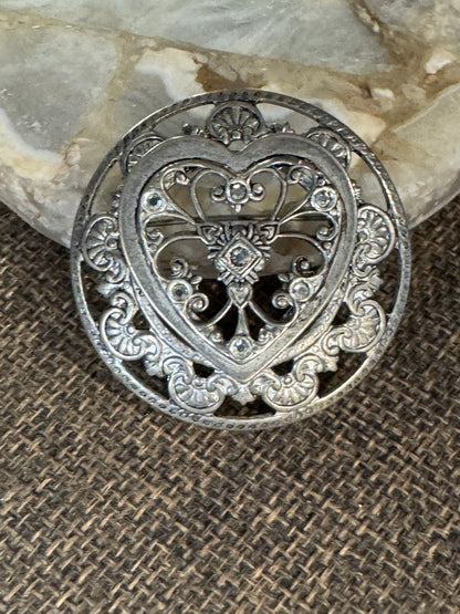 Vintage Filigree Heart Brooch in Silver (Tone)