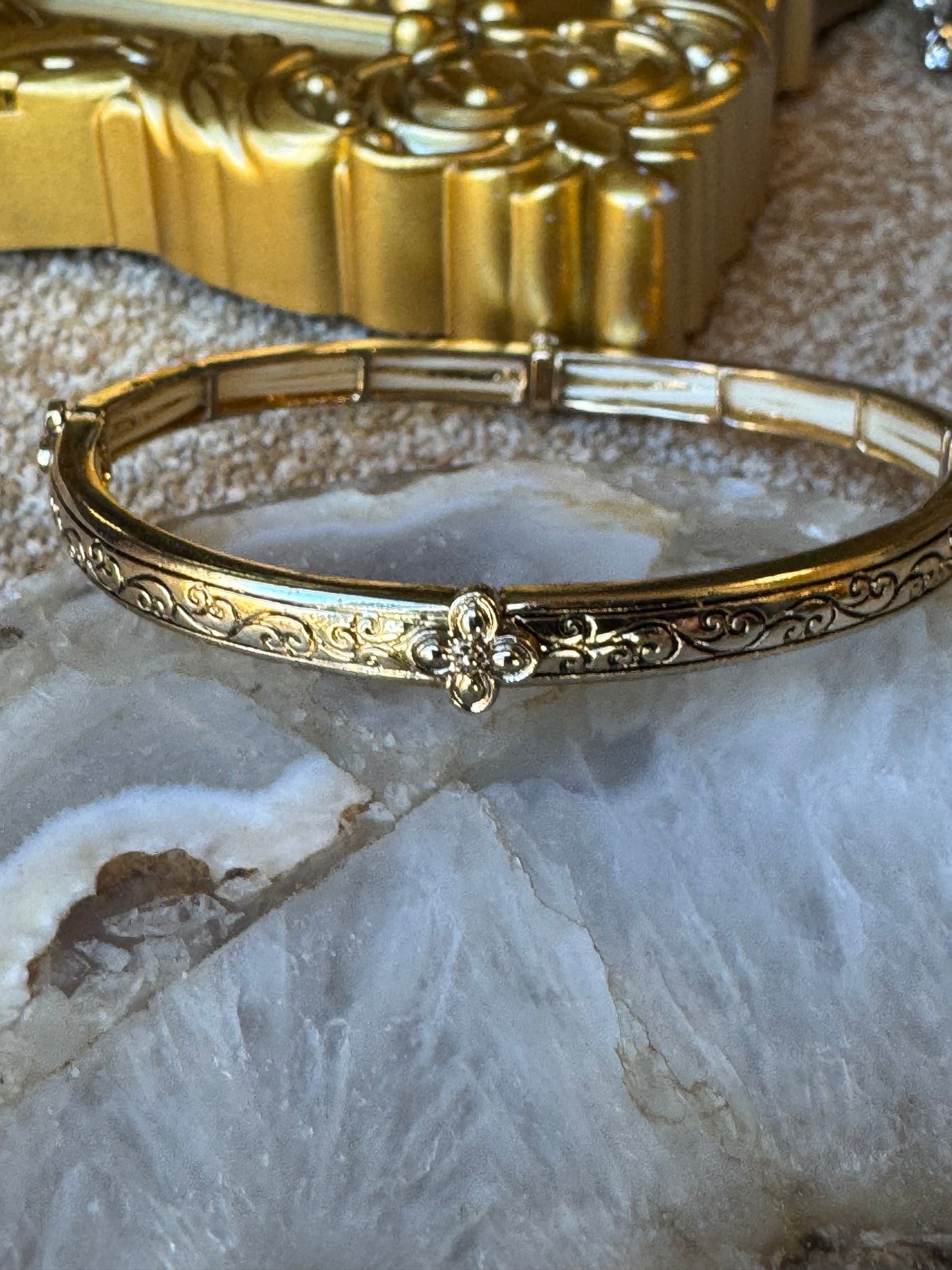 Vintage Ornate Gold-Tone Stretch Bangle Bracelet