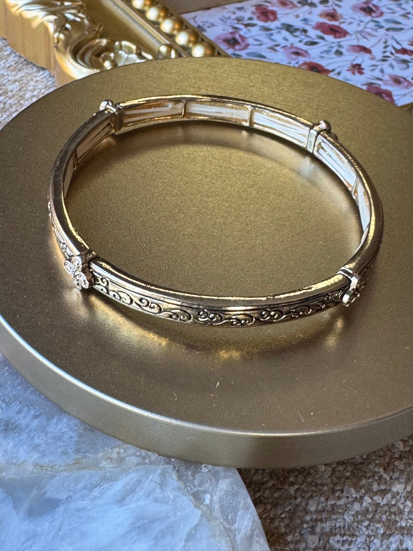 Vintage Ornate Gold-Tone Stretch Bangle Bracelet