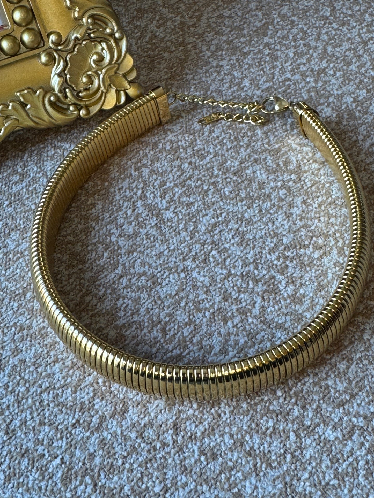 Vintage-Style Gold-Tone Omega / Tubogas Choker Necklace