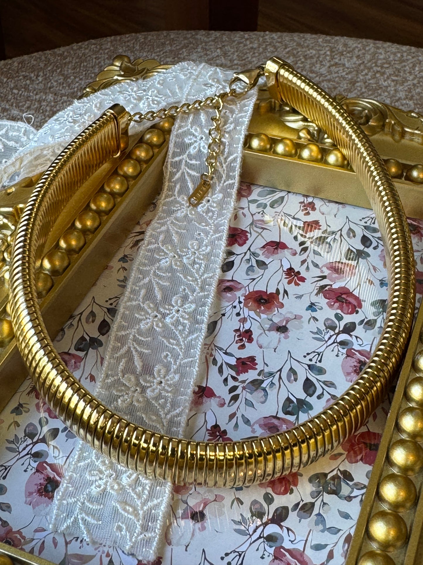 Vintage-Style Gold-Tone Omega / Tubogas Choker Necklace