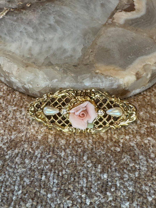 Victorian Revival Gold Filigree Rose Brooch – Pink Porcelain & Pearls (1928 Style)