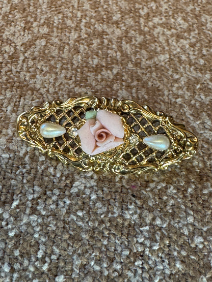 Victorian Revival Gold Filigree Rose Brooch – Pink Porcelain & Pearls (1928 Style)