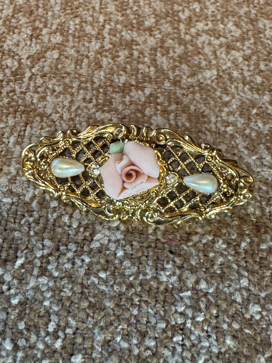 Victorian Revival Gold Filigree Rose Brooch – Pink Porcelain & Pearls (1928 Style)
