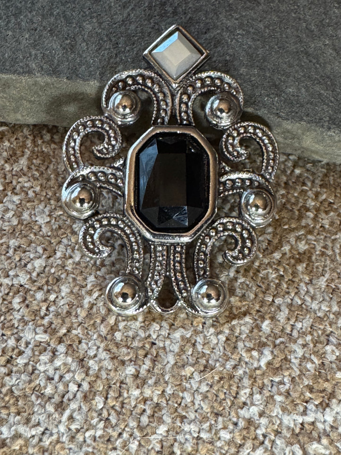 Vintage-Inspired Silver Tone Filigree Pendant & Brooch – Art Deco Black & Clear Stone