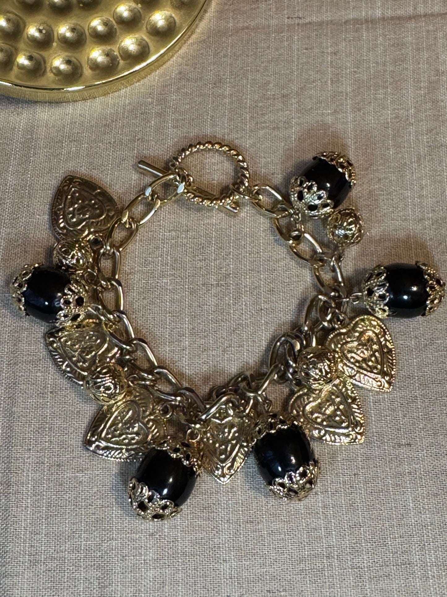 Vintage-Style Gold Tone Puffy Heart & Black Glass Charm Bracelet – Chunky Filigree Toggle