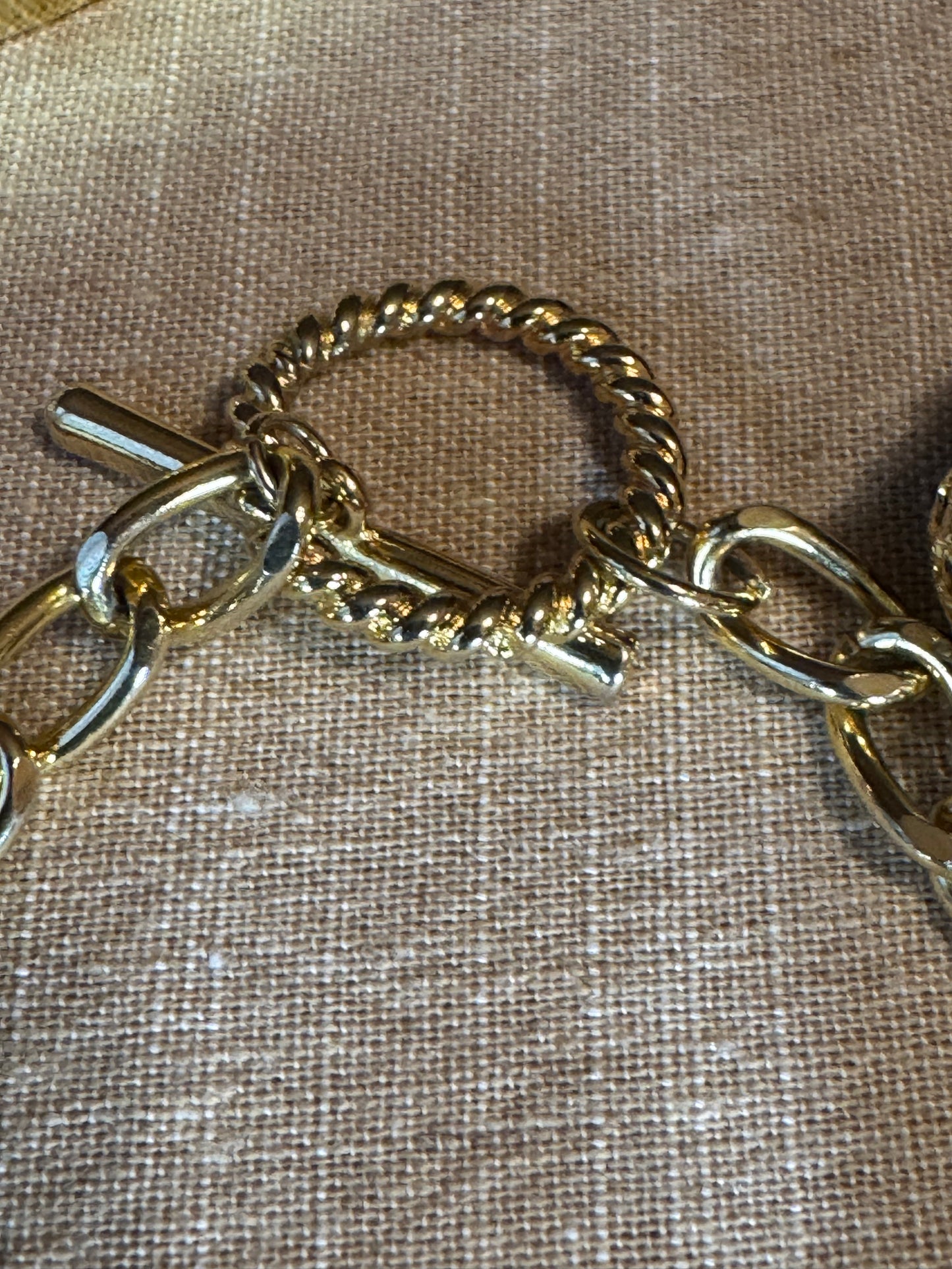 Vintage-Style Gold Tone Puffy Heart & Black Glass Charm Bracelet – Chunky Filigree Toggle