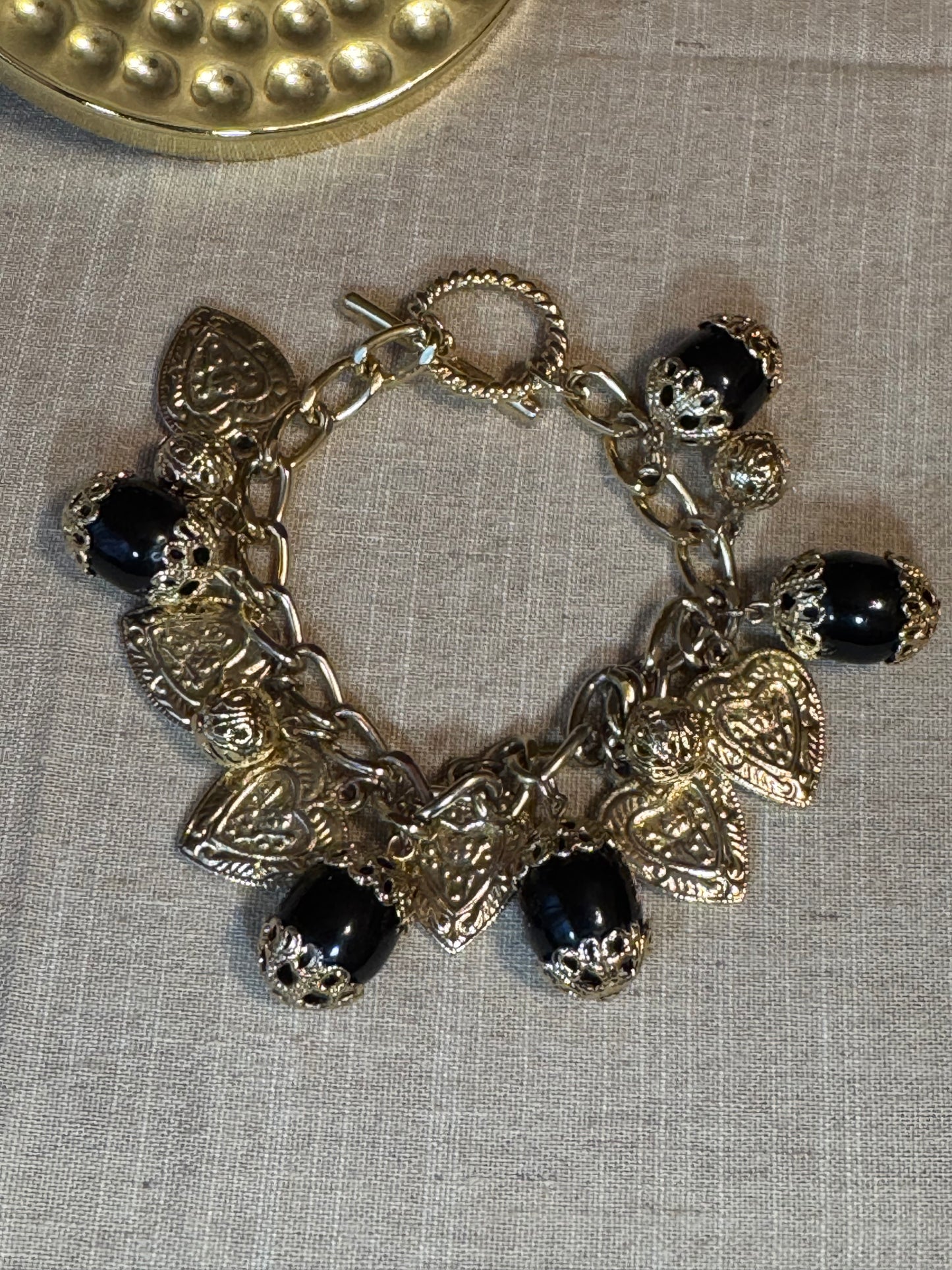 Vintage-Style Gold Tone Puffy Heart & Black Glass Charm Bracelet – Chunky Filigree Toggle