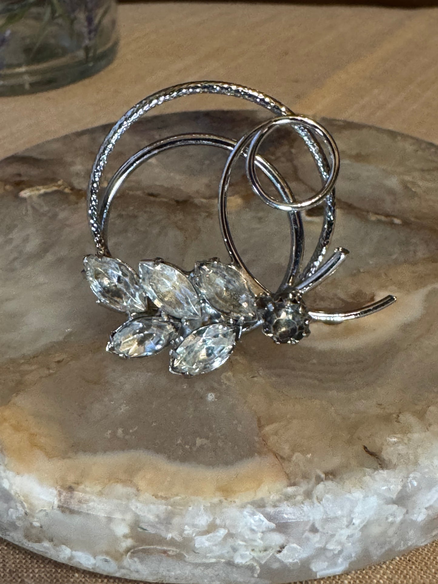 Vintage Silver-Tone Rhinestone Brooch – Leaf-Shaped Crystal Accents