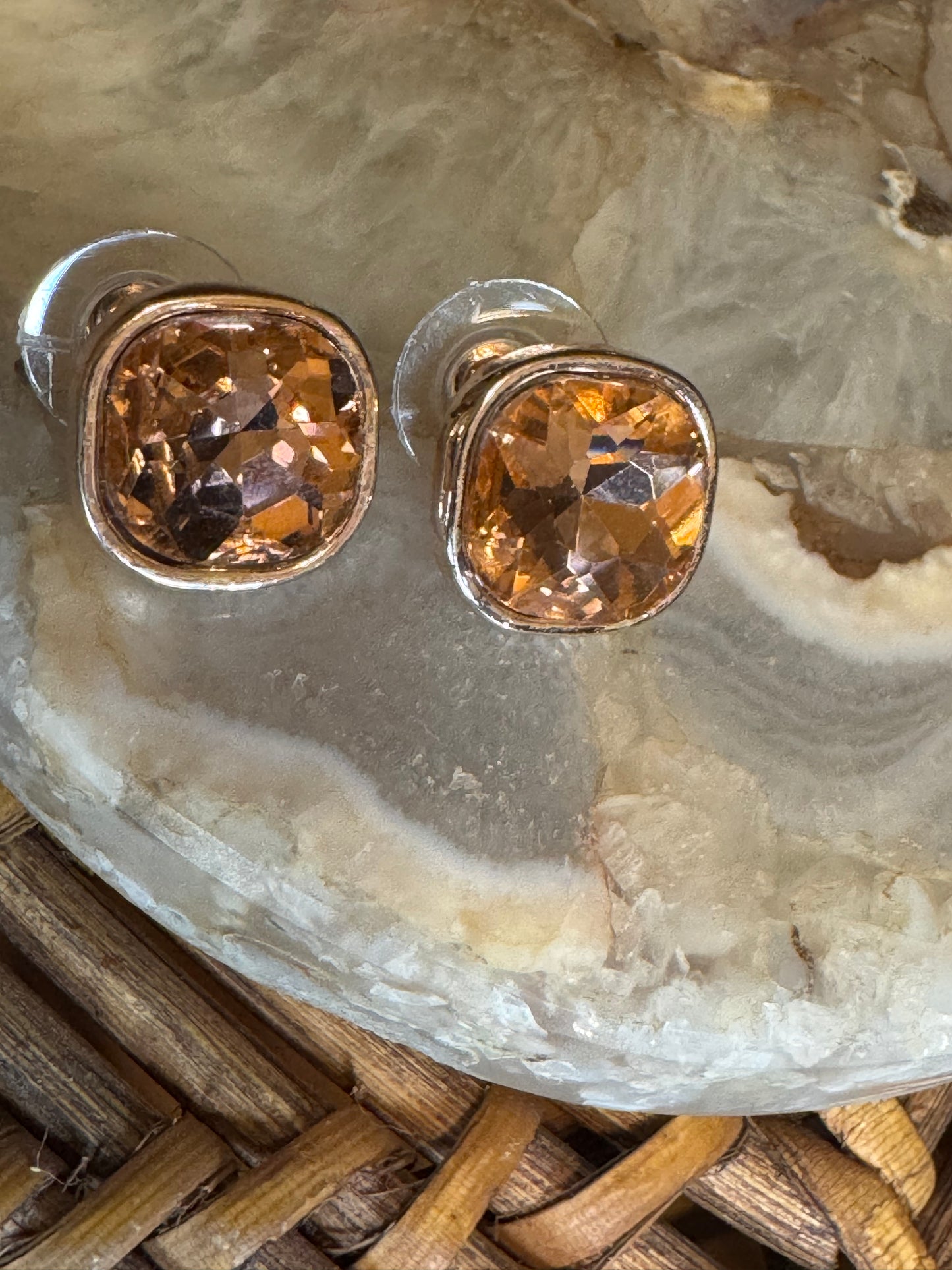 Vintage Gold-Tone Crystal Stud Earrings – Cushion-Cut Champagne Stones