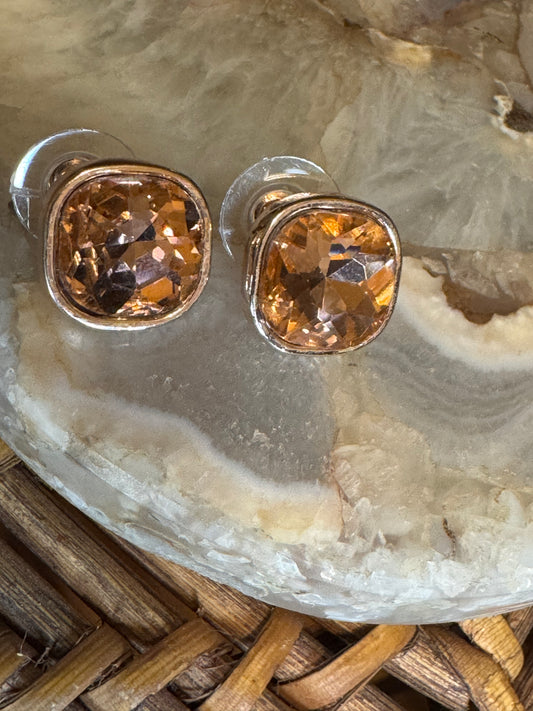 Vintage Gold-Tone Crystal Stud Earrings – Cushion-Cut Champagne Stones