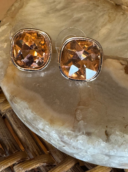 Vintage Gold-Tone Crystal Stud Earrings – Cushion-Cut Champagne Stones