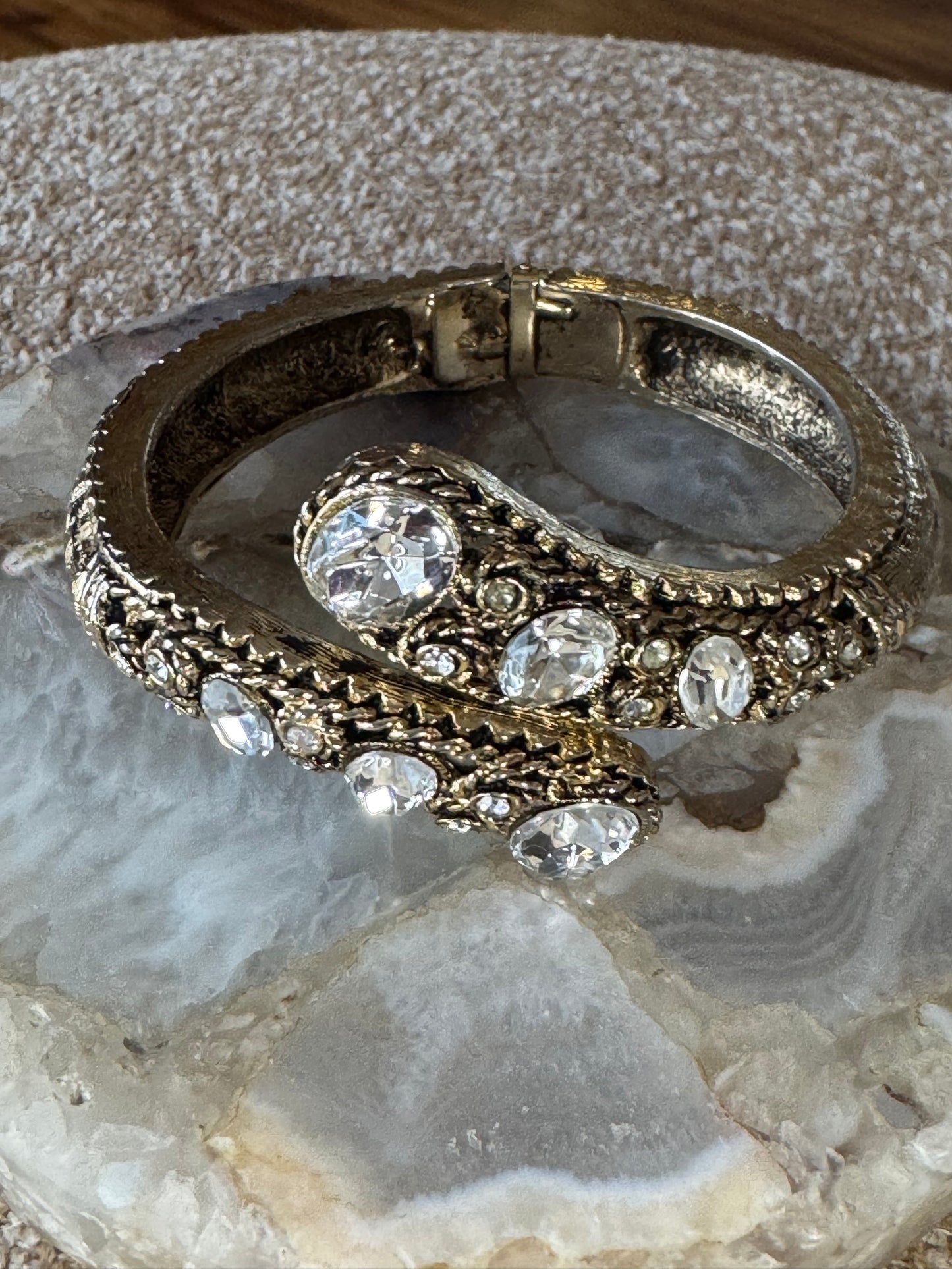 Serpentine Crystal & Gold‑Tone Hinged Bangle Bracelet — Vintage‑Inspired Statement Piece