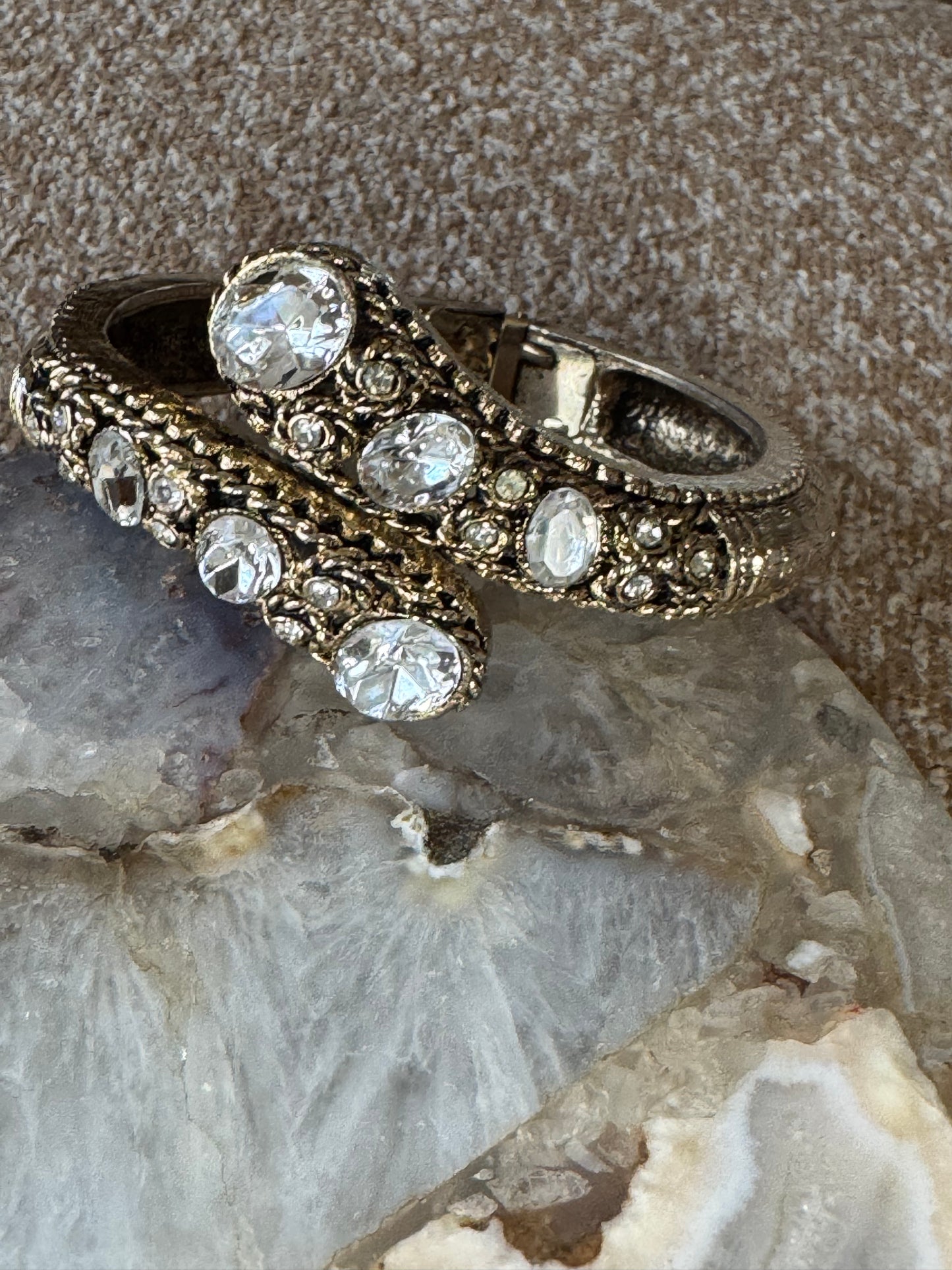 Serpentine Crystal & Gold‑Tone Hinged Bangle Bracelet — Vintage‑Inspired Statement Piece