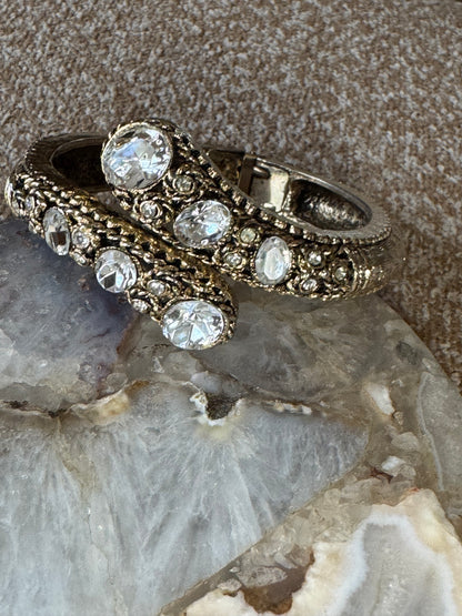 Serpentine Crystal & Gold‑Tone Hinged Bangle Bracelet — Vintage‑Inspired Statement Piece