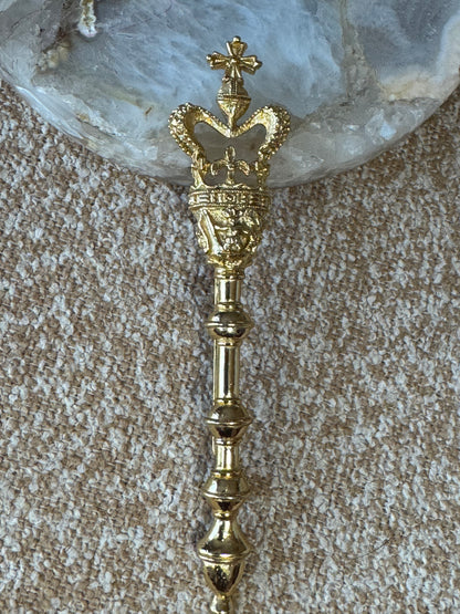 Vintage Royal Crown & Scepter Brooch – Gold-Tone Collectible Pin