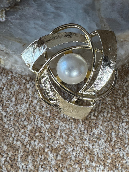 Gold-Toned Swirl Brooch with Faux Pearl