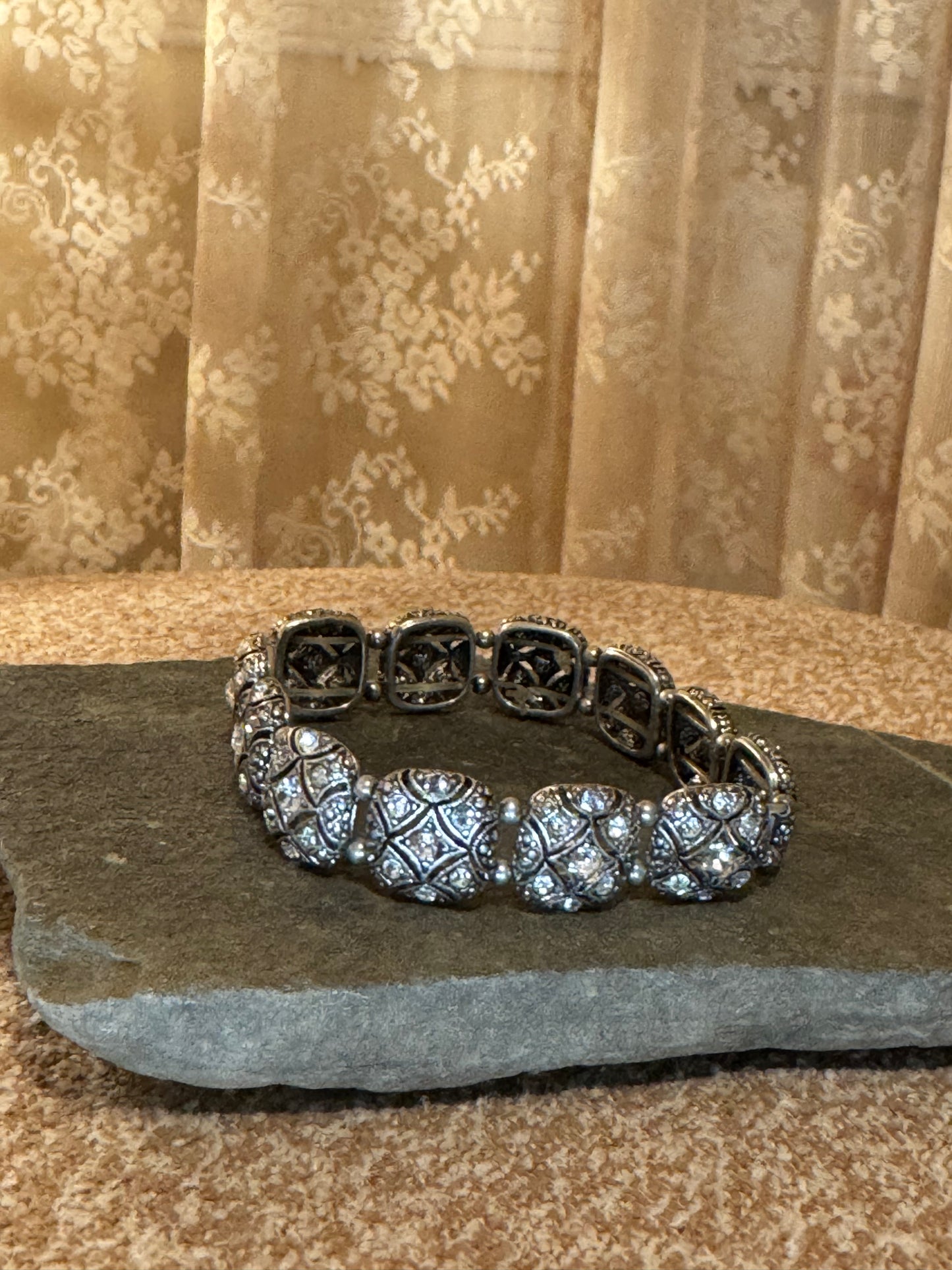 Vintage-Inspired Silver Tone Filigree Link Bracelet – Crystal Panel Design