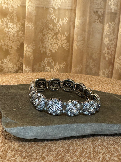Vintage-Inspired Silver Tone Filigree Link Bracelet – Crystal Panel Design
