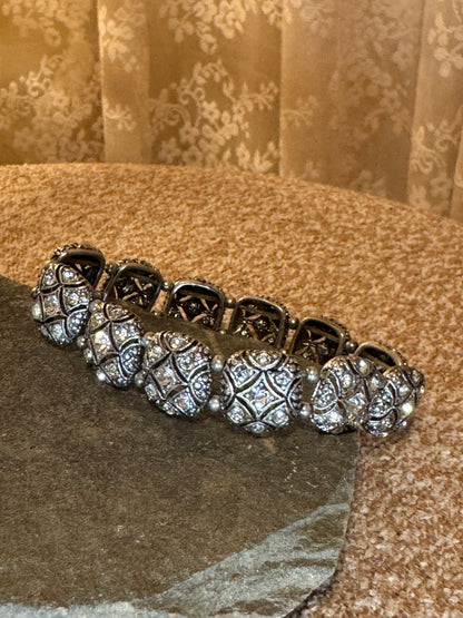 Vintage-Inspired Silver Tone Filigree Link Bracelet – Crystal Panel Design