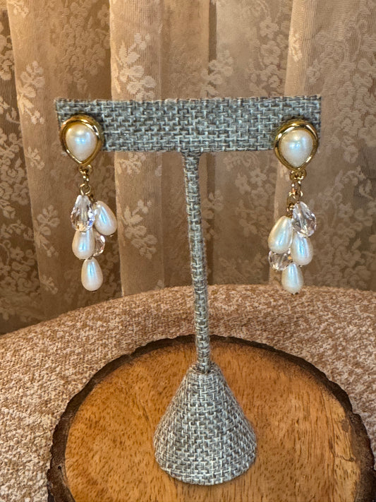 Signed Trifari 1980s Gold-Tone Faux Pearl & Crystal Dangle Clip-On Earrings – Vintage Statement