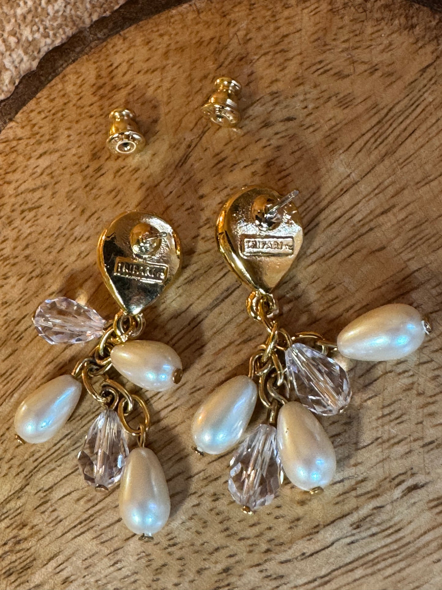 Signed Trifari 1980s Gold-Tone Faux Pearl & Crystal Dangle Clip-On Earrings – Vintage Statement