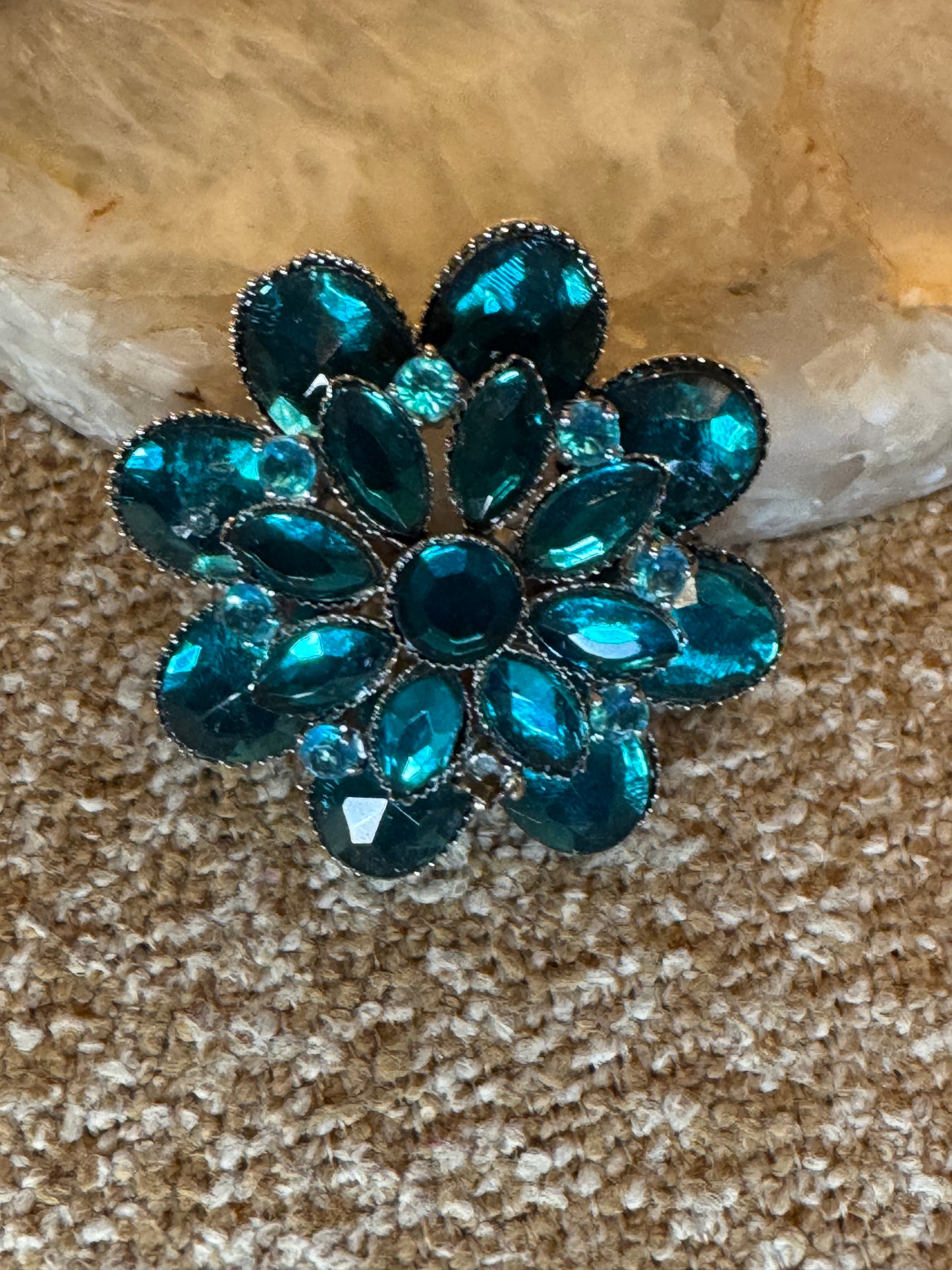 Vintage-Style Emerald & Teal Rhinestone Floral Brooch – Layered Marquise Design
