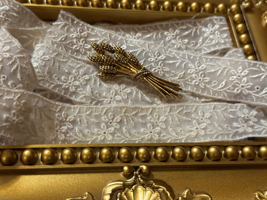 Vintage Gold-Tone Wheat Sheaf Brooch with Classic 1950s Elegance