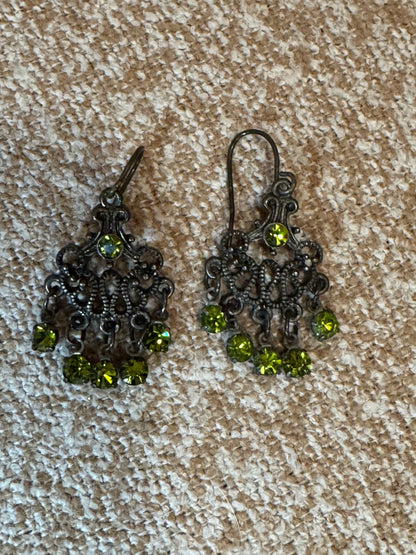 Vintage-Style Green Crystal Chandelier Earrings – Boho & Victorian-Inspired