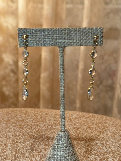 Gold-Tone Dangle Earrings with Clear Oval Stones – Vintage-Inspired Drop Style