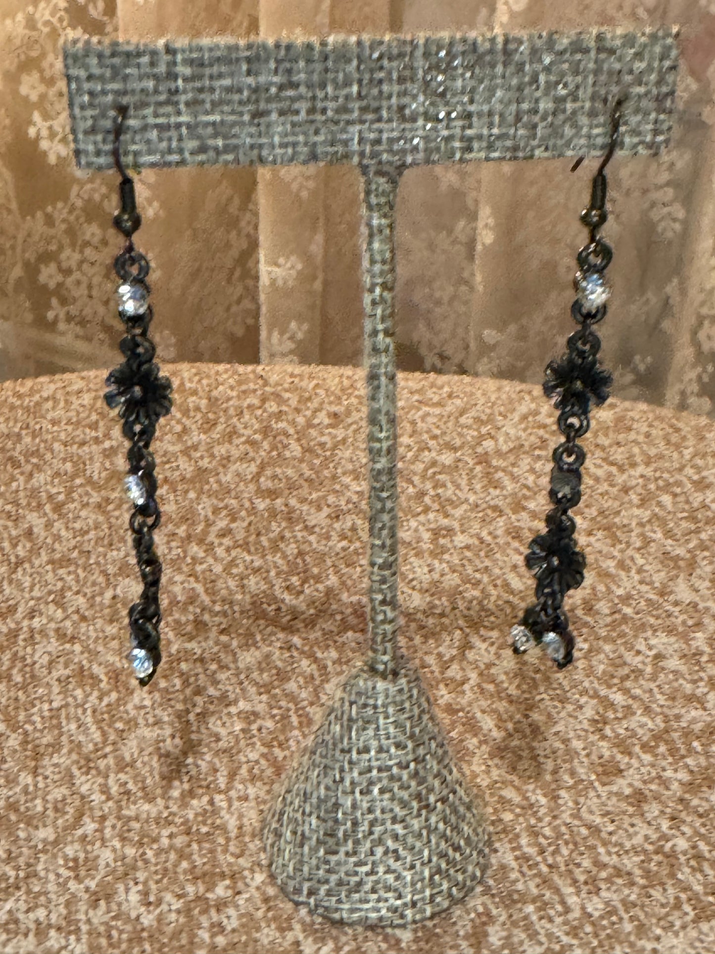 Black Rhinestone Flower Dangle Earrings – Vintage-Inspired Chandelier Style
