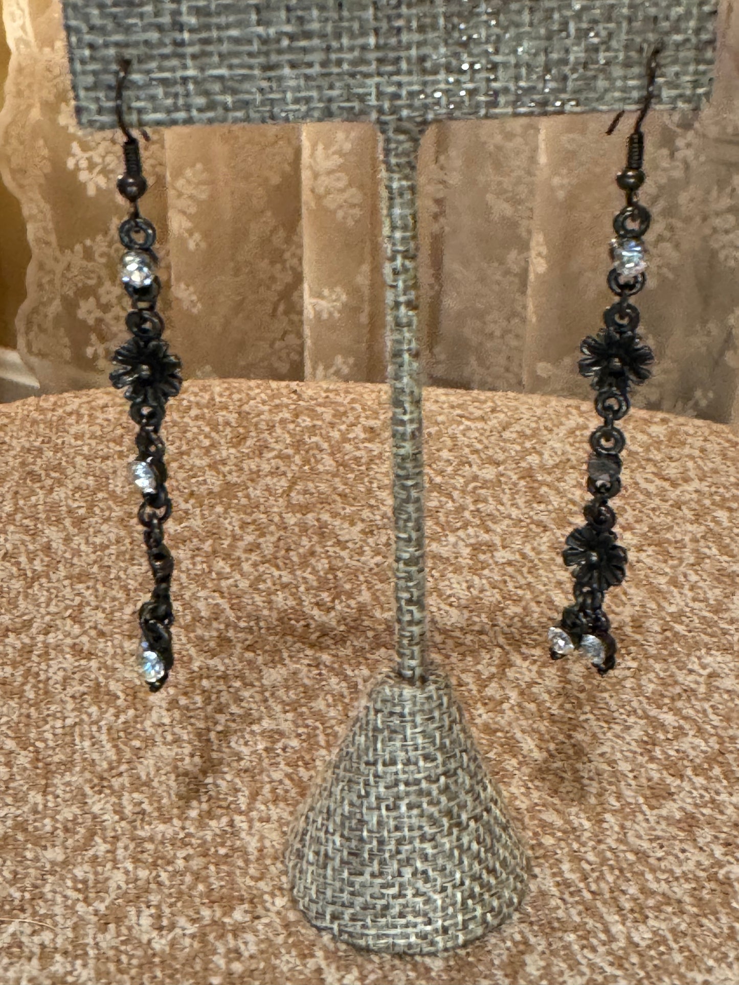 Black Rhinestone Flower Dangle Earrings – Vintage-Inspired Chandelier Style