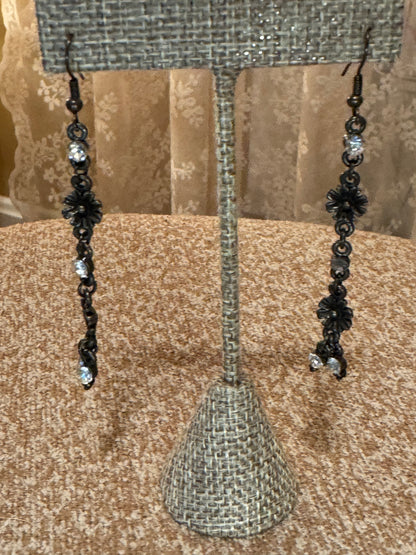 Black Rhinestone Flower Dangle Earrings – Vintage-Inspired Chandelier Style