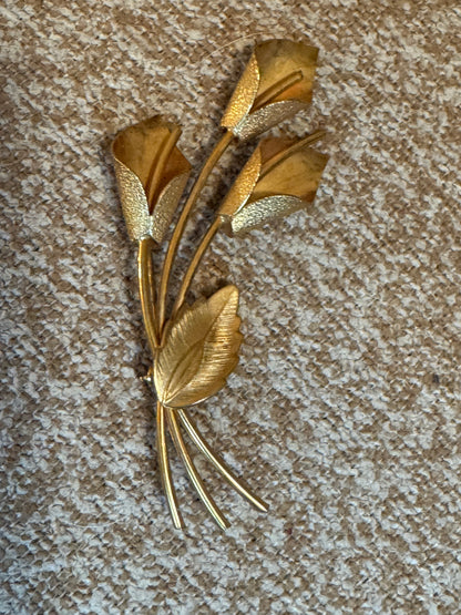 Vintage Gold-Tone Tulip Flower Brooch – Mid-Century Floral Design