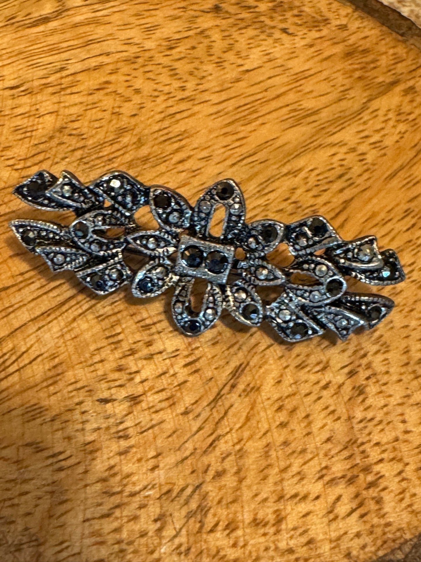 Vintage Style Silver-Tone Floral Bar Brooch with Black Stones