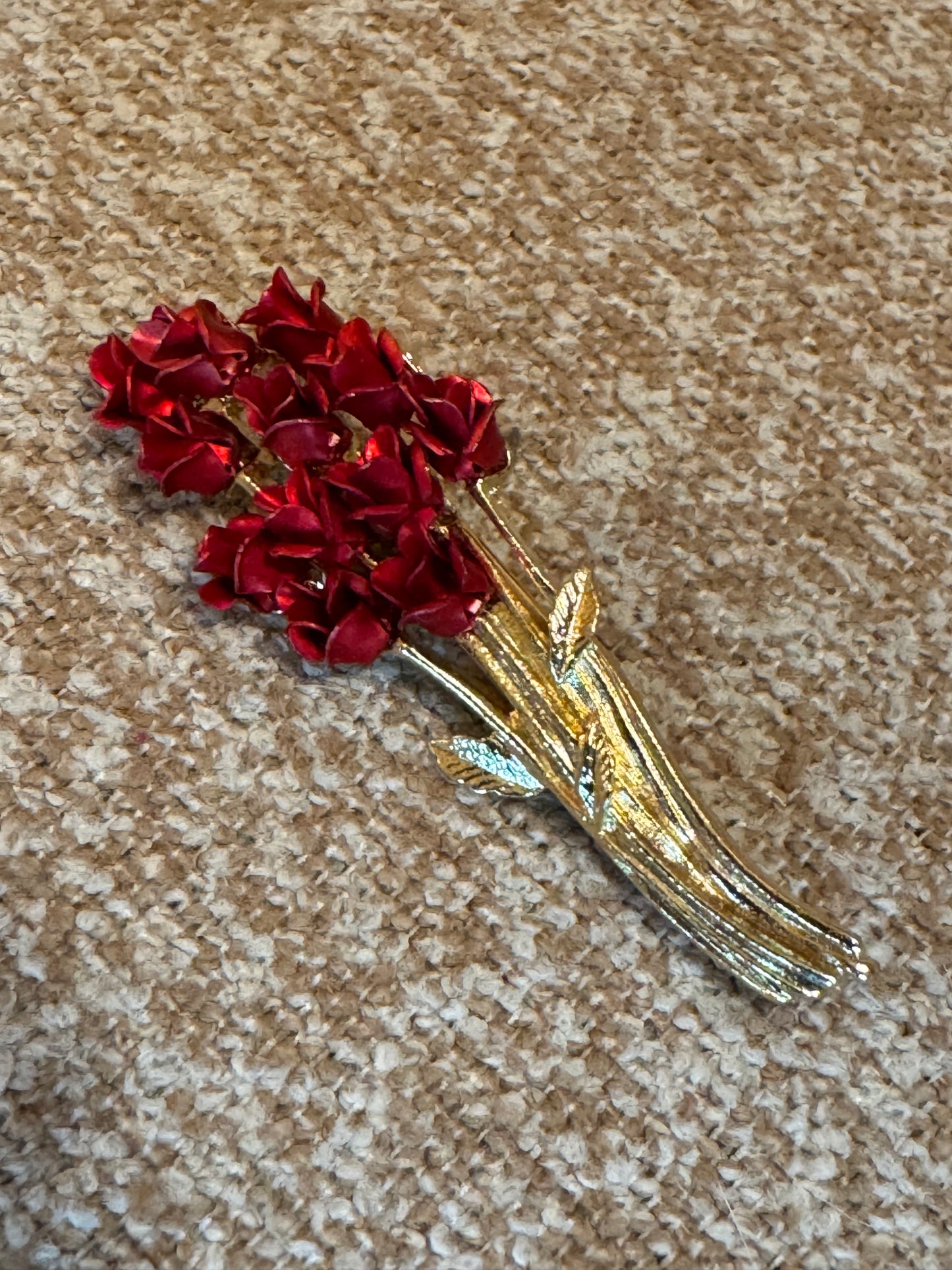 1997 Danbury Mint Red Rose Bouquet Brooch – Gold Plated & Enamel