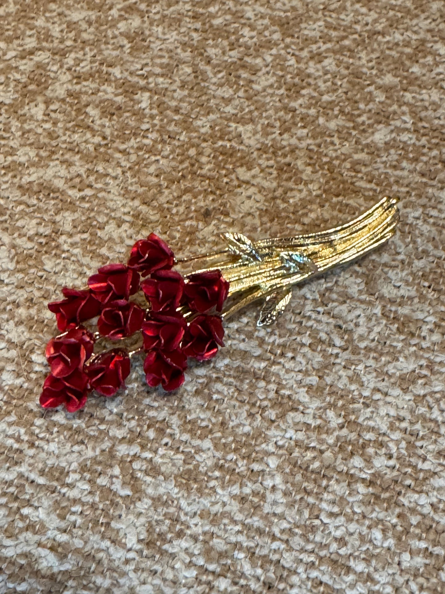 1997 Danbury Mint Red Rose Bouquet Brooch – Gold Plated & Enamel