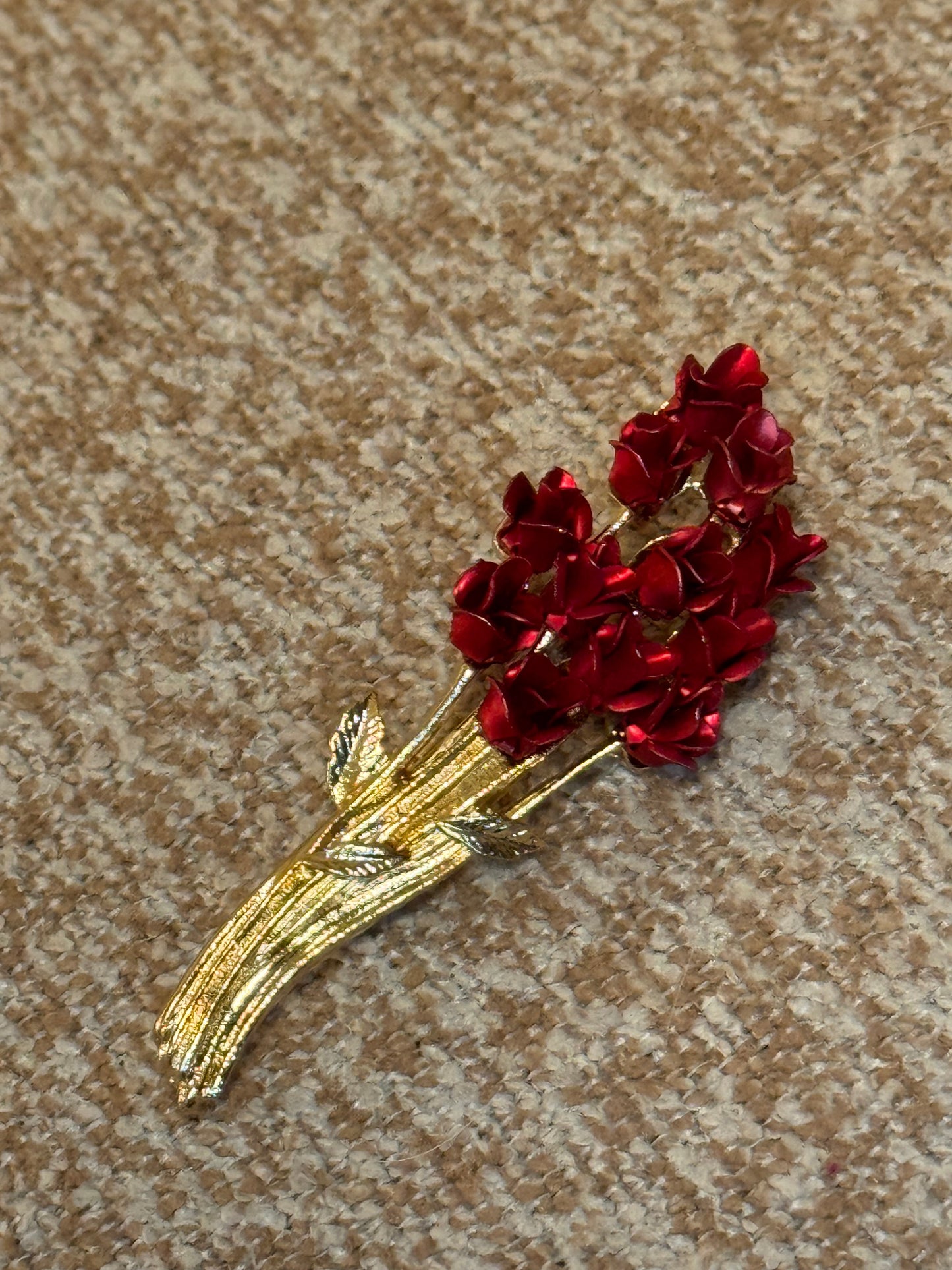 1997 Danbury Mint Red Rose Bouquet Brooch – Gold Plated & Enamel