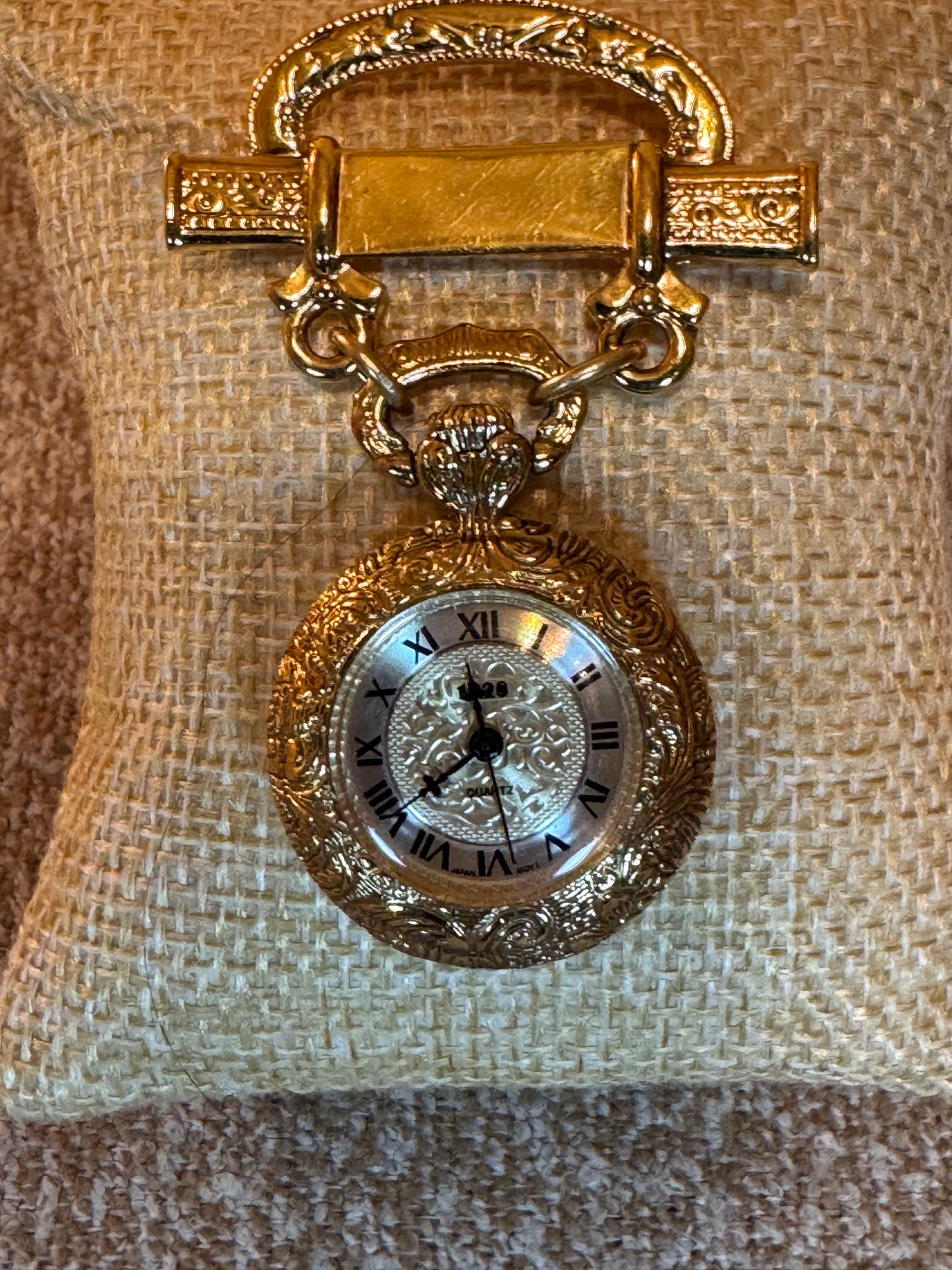 1928 Jewelry Co. Vintage-Style Pocket Watch Brooch – Gold Tone Roman Numeral Dial