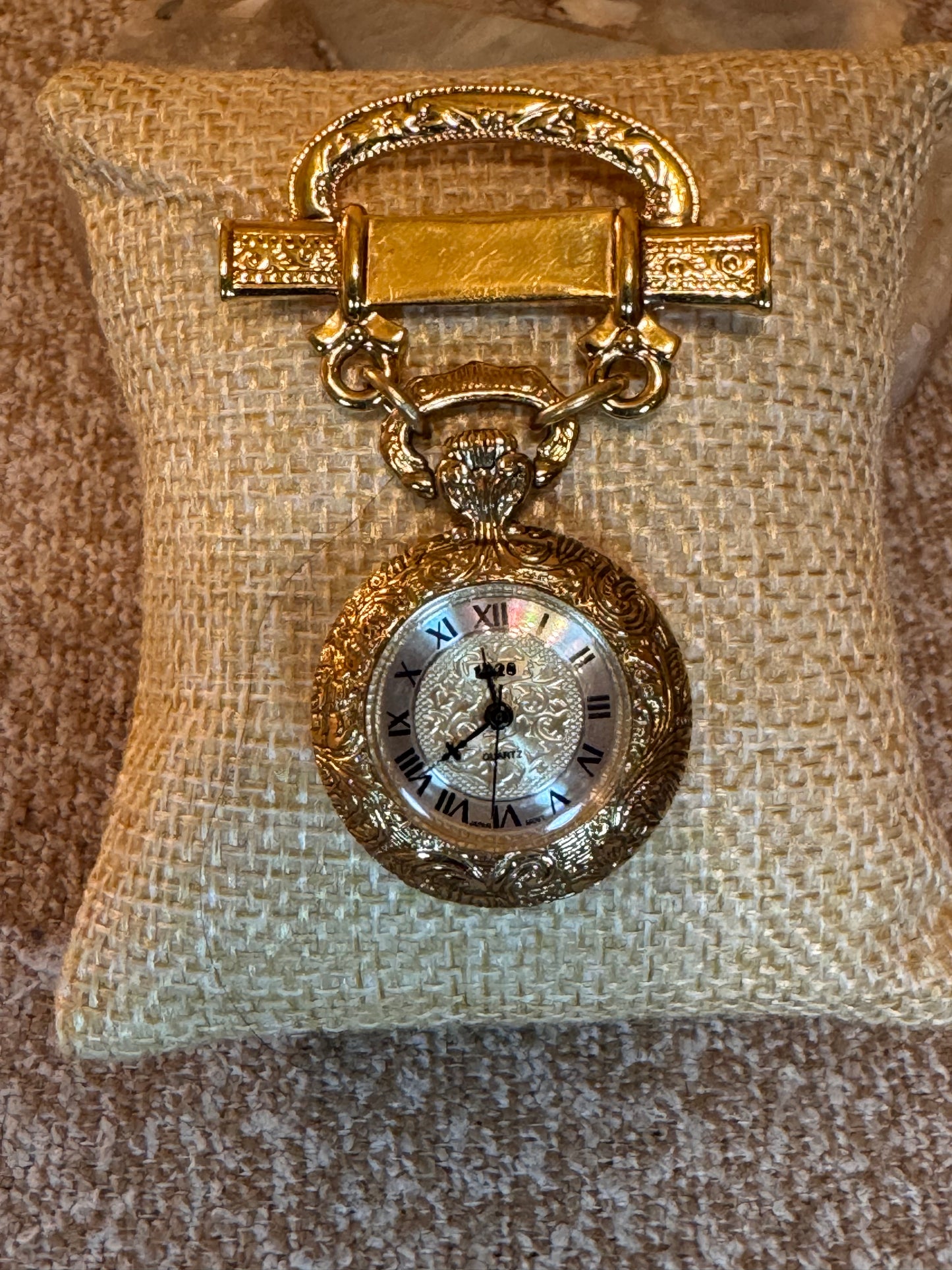 1928 Jewelry Co. Vintage-Style Pocket Watch Brooch – Gold Tone Roman Numeral Dial