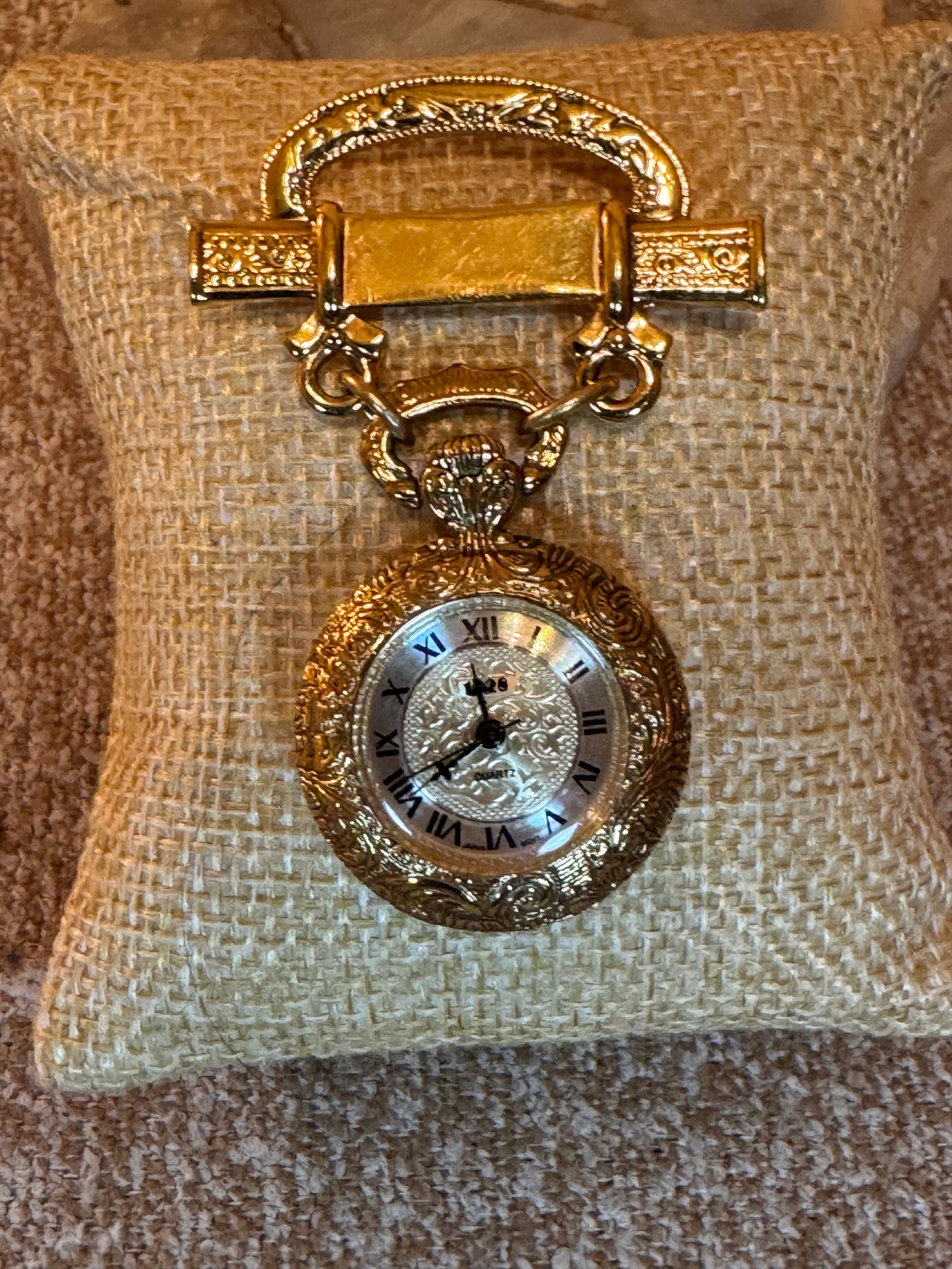 1928 Jewelry Co. Vintage-Style Pocket Watch Brooch – Gold Tone Roman Numeral Dial