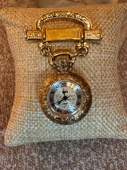 1928 Jewelry Co. Vintage-Style Pocket Watch Brooch – Gold Tone Roman Numeral Dial
