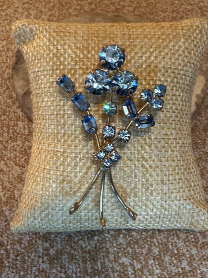 Vintage Blue Rhinestone Floral Brooch – Gold Tone Mid-Century Sparkle